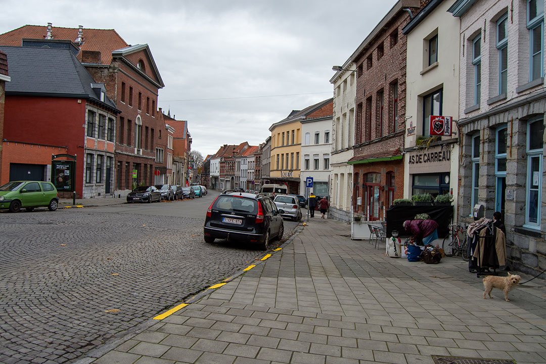 Rue de l'ASBL menant au centre-ville