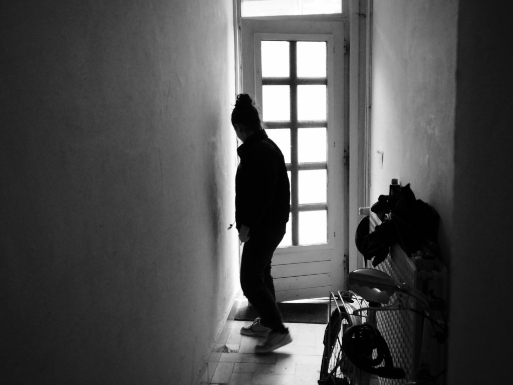 Juliette ouvre la porte