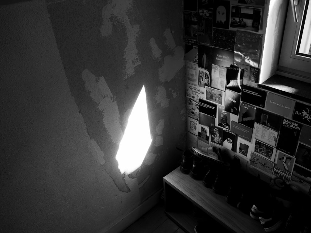 Un rayon de soleil illumine le murs