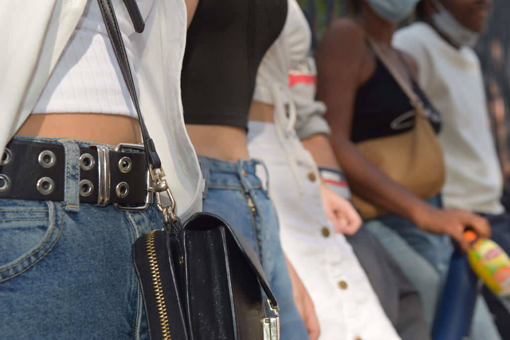Lycéen.es en crop top