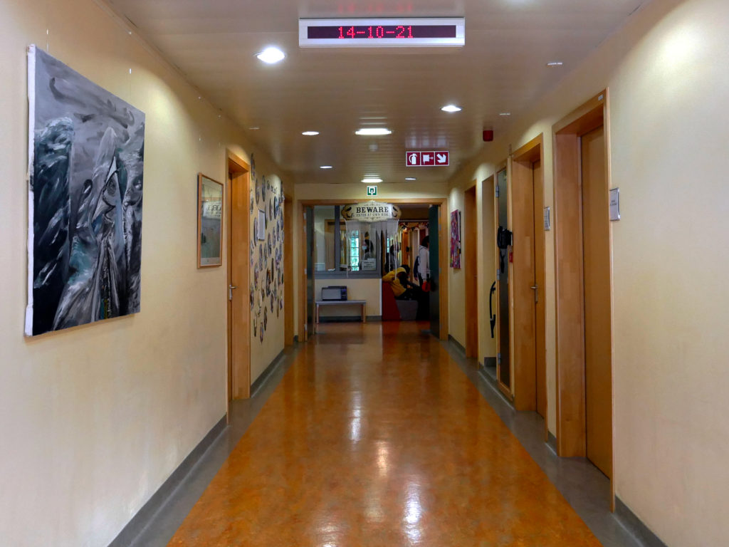 Un des couloirs de l'unité pour adolescent du centre hospitalier "Le Domaine".
