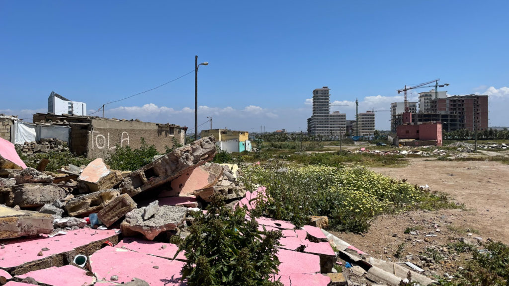 La cité de Zenata actuellement avec ses ruines et les nouvelles constructions. 